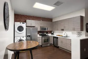 Spacious 1700 sq ft New York-Style Suite - Image 4