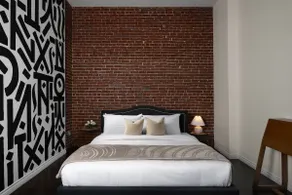 Spacious 1700 sq ft New York-Style Suite - Image 5