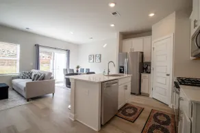 Guest Friendly+ King-Bed + Smart-TV + Full Kitchen - Image 2