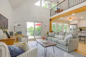 Stunning Sterling Sanctuary: Unwind on the Water! - Image 3