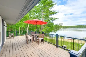 Stunning Sterling Sanctuary: Unwind on the Water! - Image 4