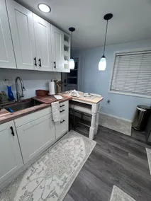 Private, quiet, beautiful suite with full kitchen. - Image 4