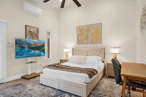 Luxury Modern Studio Retreat with Private Yard - Image 2