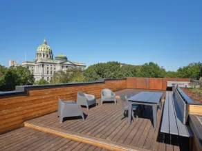 History Meets Modern: 1 bedroom with Free Parking - Image 2
