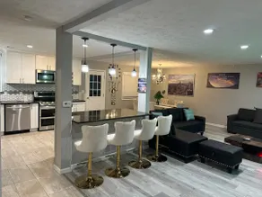 Luxurious 5- Bedroom House with Game Room - Image 3
