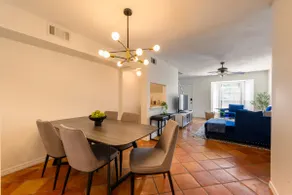 Walk to LSU! 2BR Townhouse • 3 Beds • Free Parking - Image 4