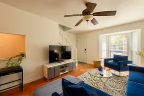 Walk to LSU! 2BR Townhouse • 3 Beds • Free Parking - Image 3