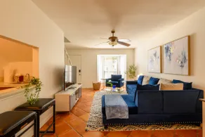 Walk to LSU! 2BR Townhouse • 3 Beds • Free Parking - Image 2