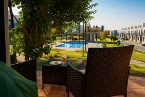 House in a residential area with a pool / 6 guests - Image 2
