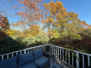 Cozy hose next to the water - Image 3