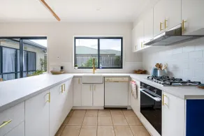 Walk-to-Beach and Town Home - Image 3