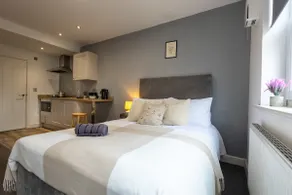 Chic Hideaway Studio in Central Derby - Image 4
