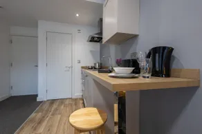 Chic Hideaway Studio in Central Derby with Parking - Image 4