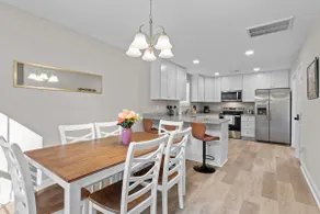 The Aspen ~ New, Trendy 3 Bed Near The Action - Image 3