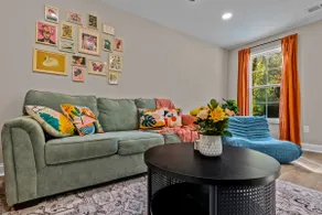The Aspen ~ New, Trendy 3 Bed Near The Action - Image 2
