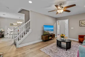 The Aspen ~ New, Trendy 3 Bed Near The Action - Image 5