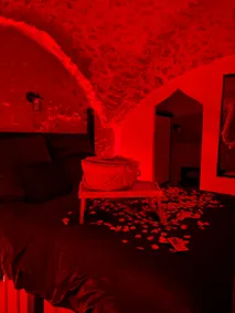 Les Voûtes Secrètes - Love Room avec Balnéo à Bras - Image 2