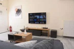 Sparta Central Apartment with Free Parking - Image 3