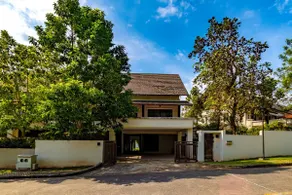 Tranquil lake view villa on Phuket golf estate - Image 4