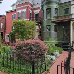 Capitol Hill, Cozy 2 BR, Parking, Walk to Sights - Image 2