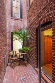 Capitol Hill, Cozy 2 BR, Parking, Walk to Sights - Image 5