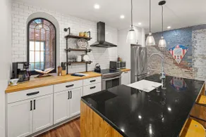 Capitol Hill, Cozy 2 BR, Parking, Walk to Sights - Image 3