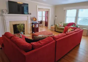 ”It’s Only Money” Dog-Friendly Downtown Cottage - Image 3