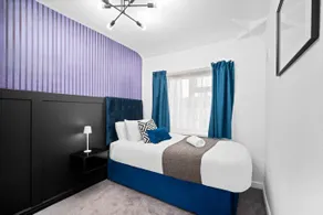 Stylish 3 Bedroom House - Garden - Pool Table - Parking 165M - Image 5
