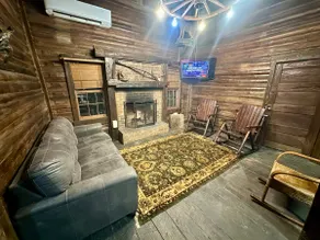 1880 Lake House Log Cabin - GAME ROOM! Kayak! AC! - Image 3