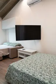 Modern luxury nest within walking distance of Lake Como - Image 4