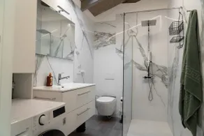 Modern luxury nest within walking distance of Lake Como - Image 2