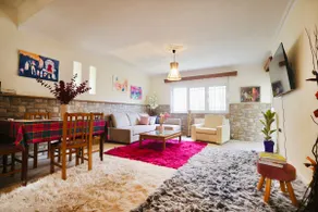 Cozy tricolor 2 bdr apt with gym & parking - Image 2