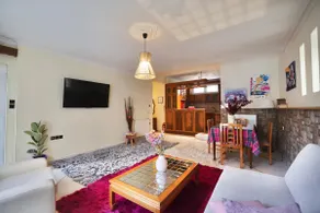 Cozy tricolor 2 bdr apt with gym & parking - Image 4