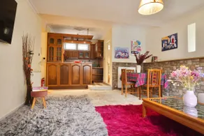Cozy tricolor 2 bdr apt with gym & parking - Image 3