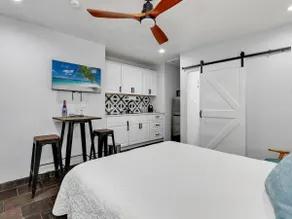 Paradise Coast | Private Patio-Parking | Top Area - Image 2