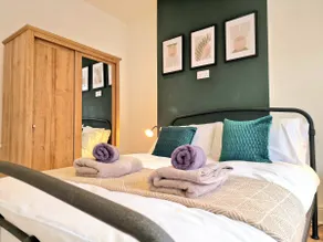 Stylish 3 Bedroom House, Perfect for Families and Groups - Image 5