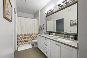 Warm & Comfy 1BR: Free Parking I Gym I Sleeps 4 - Image 4