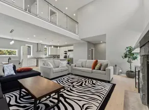 Recently built large lake view home - Image 2