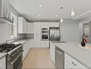 Recently built large lake view home - Image 3