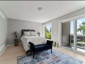 Recently built large lake view home - Image 4