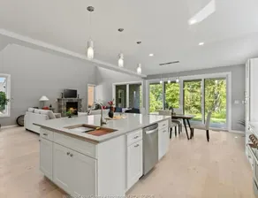 Recently built large lake view home - Image 5