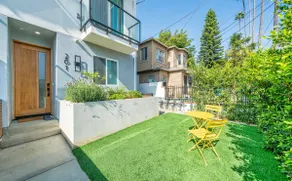 Modern Downtown LA 4-Bedrooms home with Rooftop - Image 2