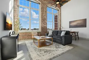 Bright, Spacious 1BD Apt Close to DT GVL - Image 3