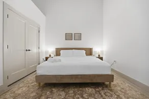Bright, Spacious 1BD Apt Close to DT GVL - Image 5