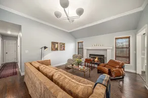 Beautiful 4-bed, 3-bath Lees Summit Cottage - Image 2