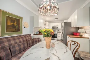 Beautiful 4-bed, 3-bath Lees Summit Cottage - Image 3