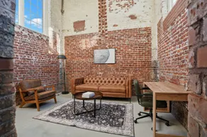 Bright & Cozy 2BR Apt w/ Parking - Image 4