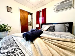 Cozy 1BR End Cottage W/D • Parking •Walk to Train - Image 4