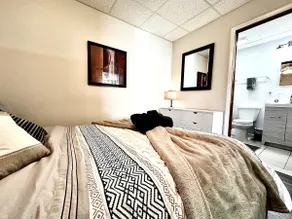 Cozy 1BR End Cottage W/D • Parking •Walk to Train - Image 5