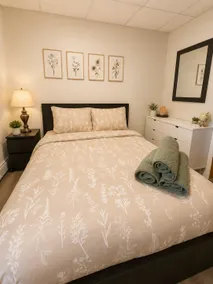 Cozy 1BR End Cottage W/D • Parking •Walk to Train - Image 2
